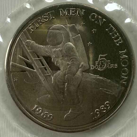 Marshall Islands First Men on the Moon Commemorative Coin - Picture 1 of 5
